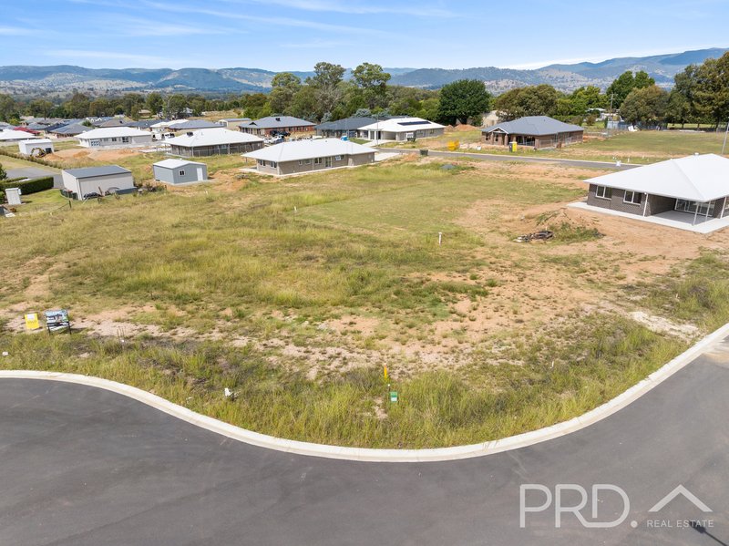 Photo - 24 Weeden Place, Tumut NSW 2720 - Image 3