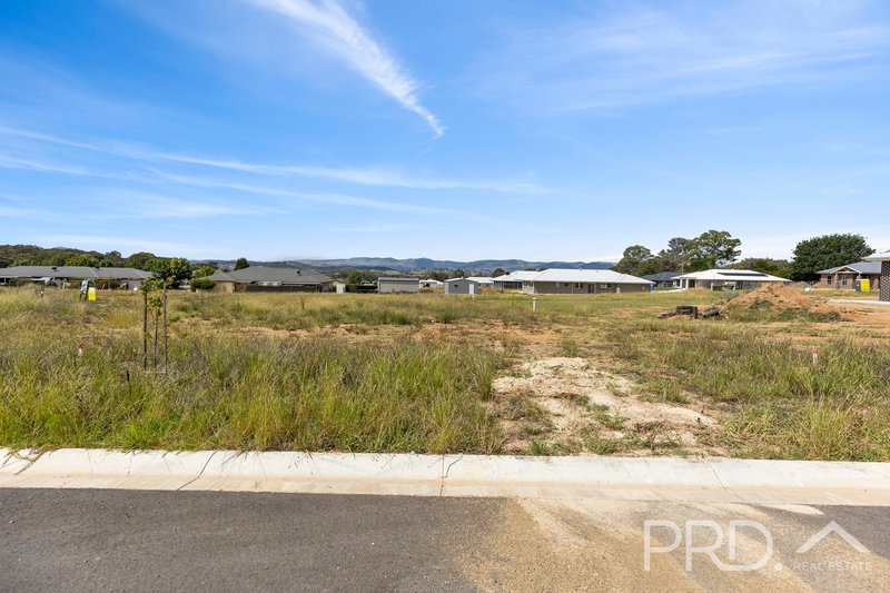 Photo - 24 Weeden Place, Tumut NSW 2720 - Image 4