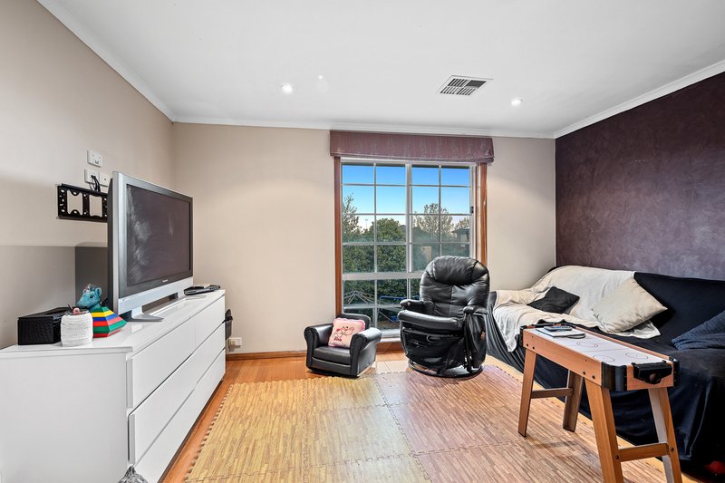 Photo - 24 Wellington Drive, Hillside VIC 3037 - Image 10