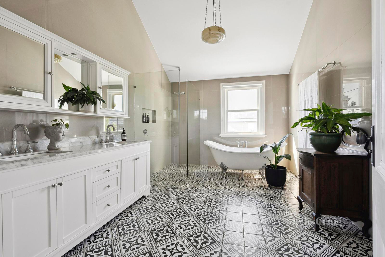 4-bedroom house at 24 Western Beach Road, Geelong, VIC 3220, Greater Geelong, Victoria