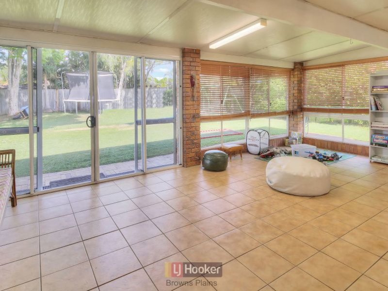 Photo - 24 Whitcomb Street, Hillcrest QLD 4118 - Image 2