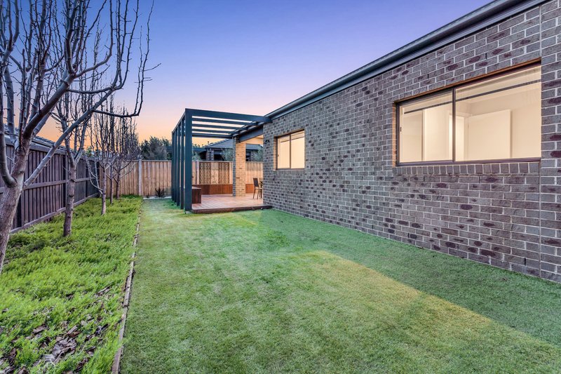 Photo - 24 Whiteleaf Drive, Mickleham VIC 3064 - Image 22