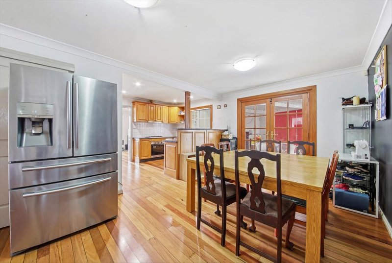 Photo - 24 Wilkes Avenue, Moorebank NSW 2170 - Image 6