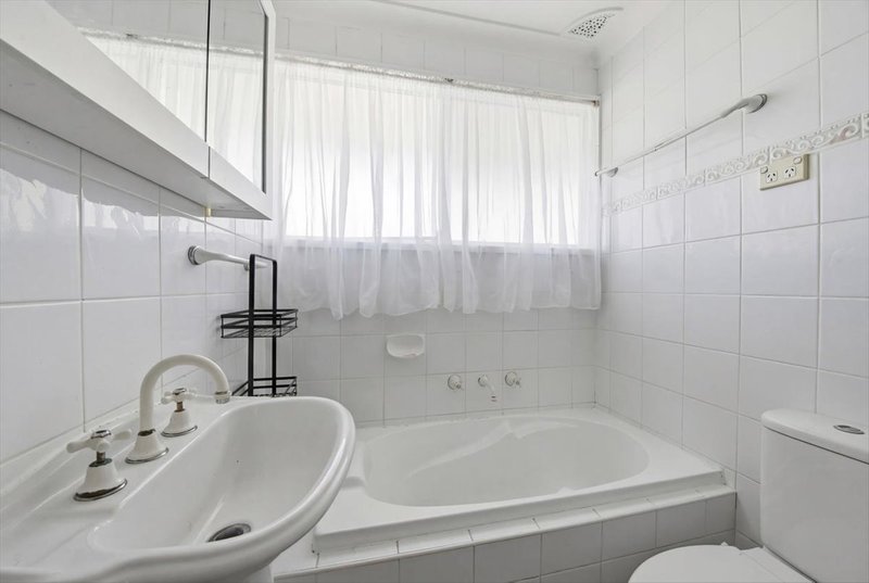 Photo - 24 Wilkes Avenue, Moorebank NSW 2170 - Image 9