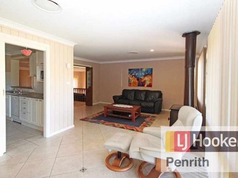 Photo - 24 Willoring Crescent, Jamisontown NSW 2750 - Image 2