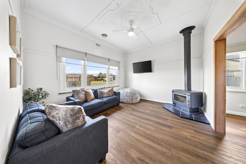 Photo - 24 Wilmoth Avenue, Horsham VIC 3400 - Image 2