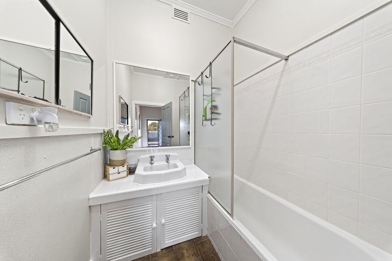 Photo - 24 Wilmoth Avenue, Horsham VIC 3400 - Image 12