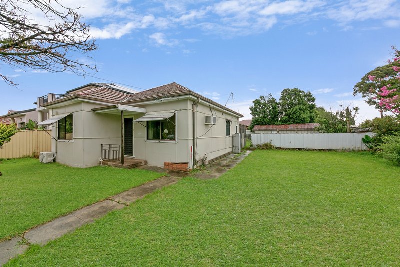 Photo - 24 Windsor Road, Merrylands NSW 2160 - Image 6