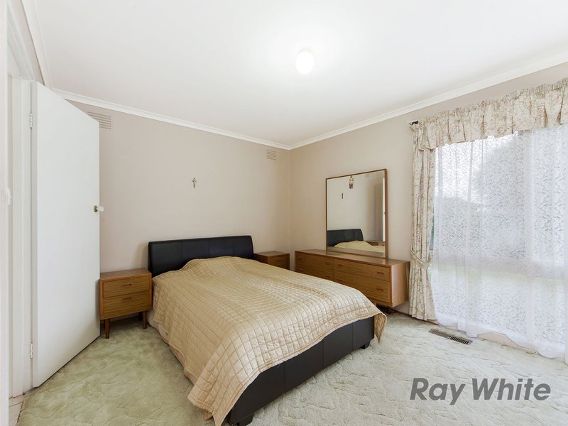 Photo - 24 Wintersun Drive, Albanvale VIC 3021 - Image 6