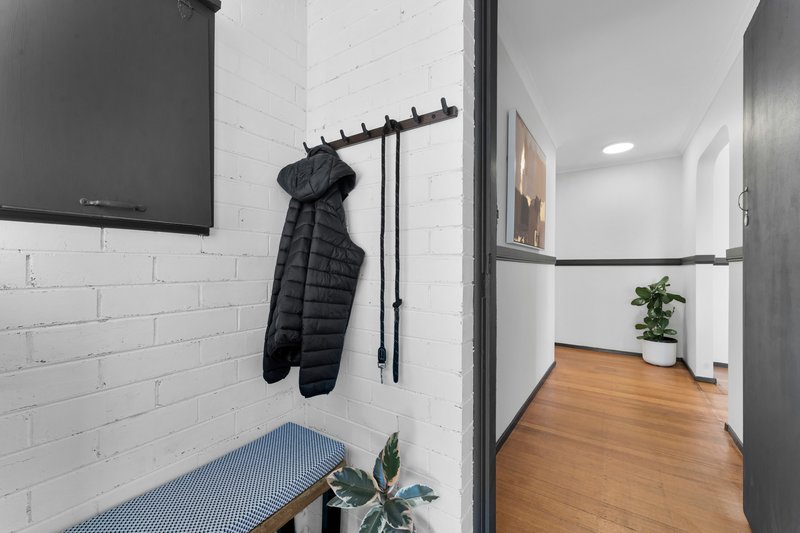 Photo - 24 Wirilda Crescent, Frankston North VIC 3200 - Image 2
