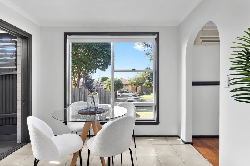Photo - 24 Wirilda Crescent, Frankston North VIC 3200 - Image 7