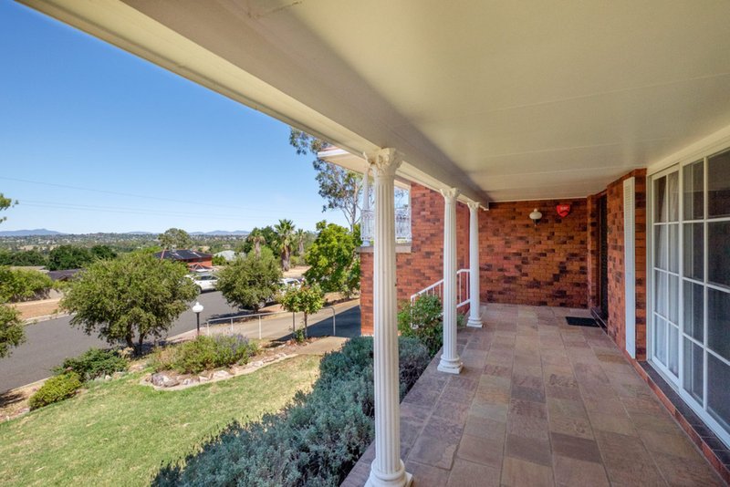 Photo - 24 Woodburn Way, Tamworth NSW 2340 - Image 3