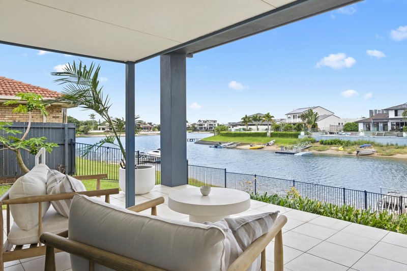 Photo - 24 Wyuna Street, Broadbeach Waters QLD 4218 - Image 6