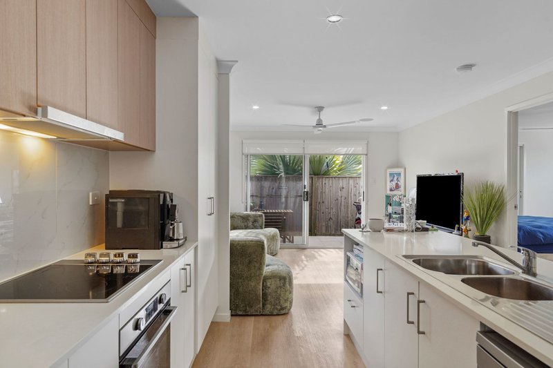Photo - 24 Yellowstone Circuit, Yarrabilba QLD 4207 - Image 3