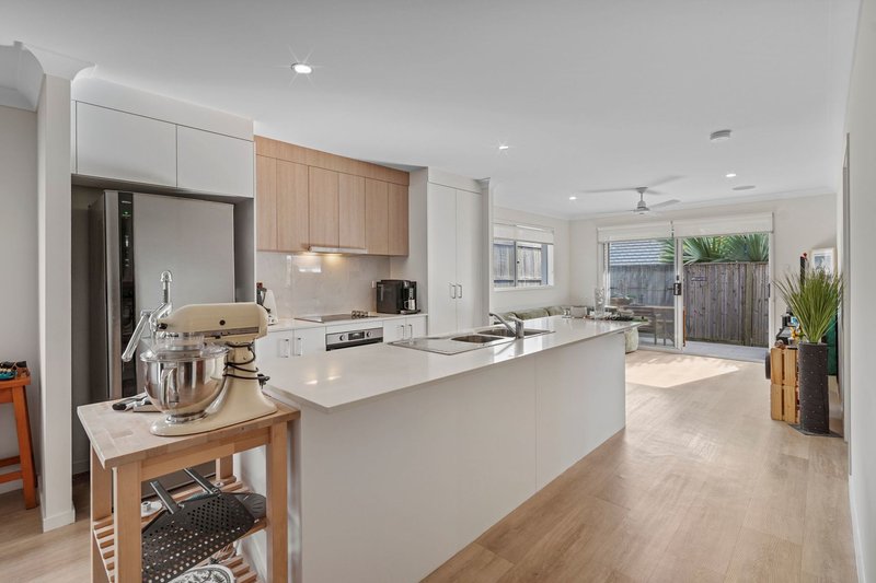 Photo - 24 Yellowstone Circuit, Yarrabilba QLD 4207 - Image 4