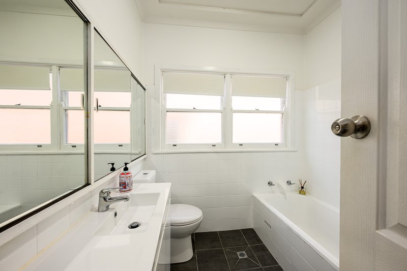 Photo - 24 Yowie Avenue, Caringbah South NSW 2229 - Image 15