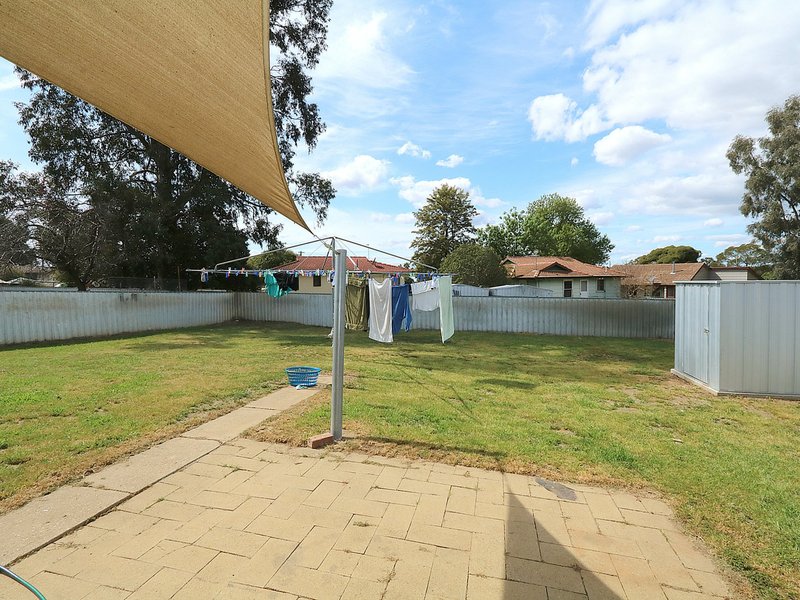 Photo - 24 Ziegler Avenue, Kooringal NSW 2650 - Image 7