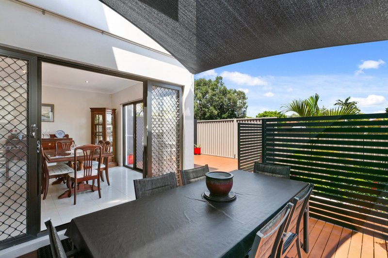 Photo - 2/40 Bayview Street, Runaway Bay QLD 4216 - Image 3