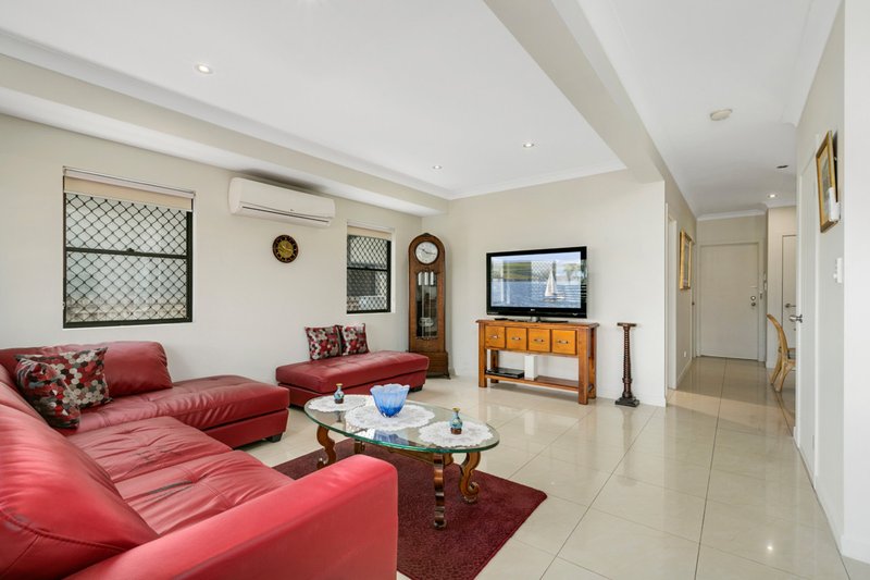 Photo - 2/40 Bayview Street, Runaway Bay QLD 4216 - Image 5