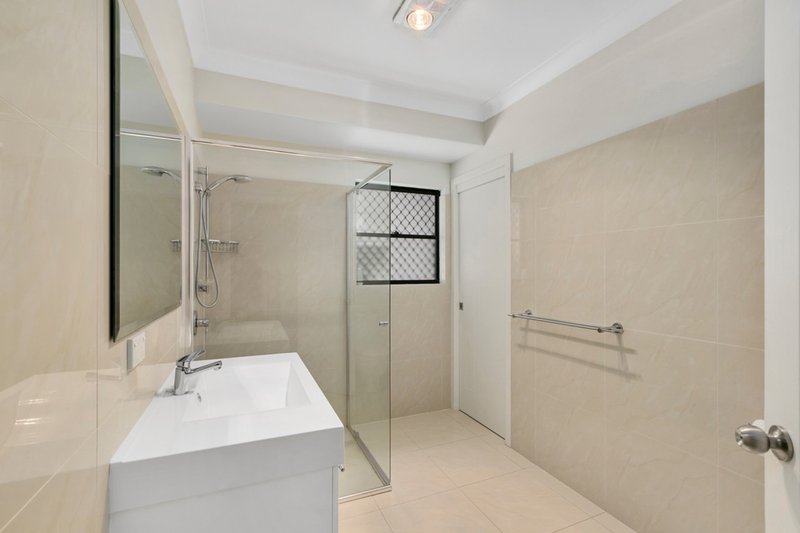 Photo - 2/40 Bayview Street, Runaway Bay QLD 4216 - Image 10