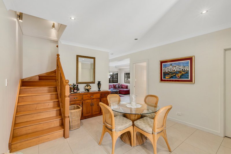 Photo - 2/40 Bayview Street, Runaway Bay QLD 4216 - Image 11