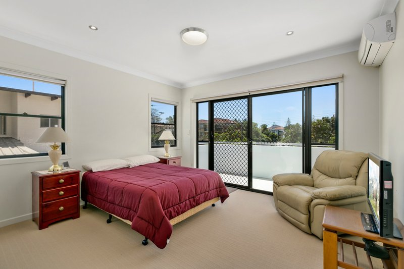 Photo - 2/40 Bayview Street, Runaway Bay QLD 4216 - Image 13