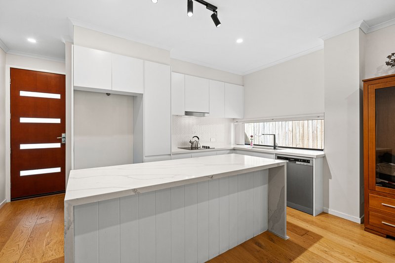Photo - 2/40 Berrima Street, Wynnum QLD 4178 - Image 2
