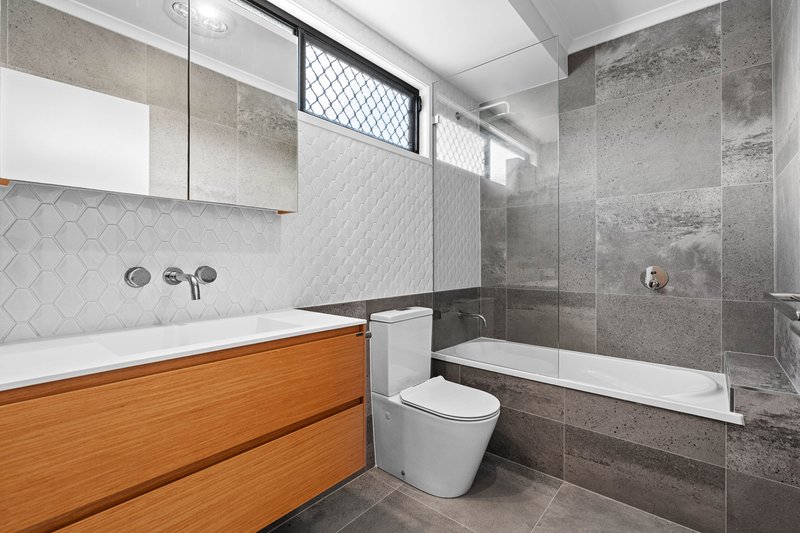 Photo - 2/40 Berrima Street, Wynnum QLD 4178 - Image 3