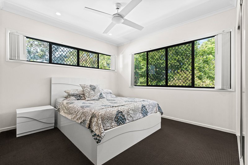 Photo - 2/40 Berrima Street, Wynnum QLD 4178 - Image 5