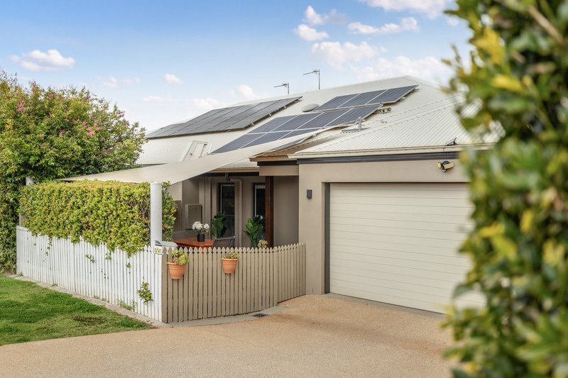 Photo - 2/40 Brimblecombe Drive, Middle Ridge QLD 4350 - Image 1