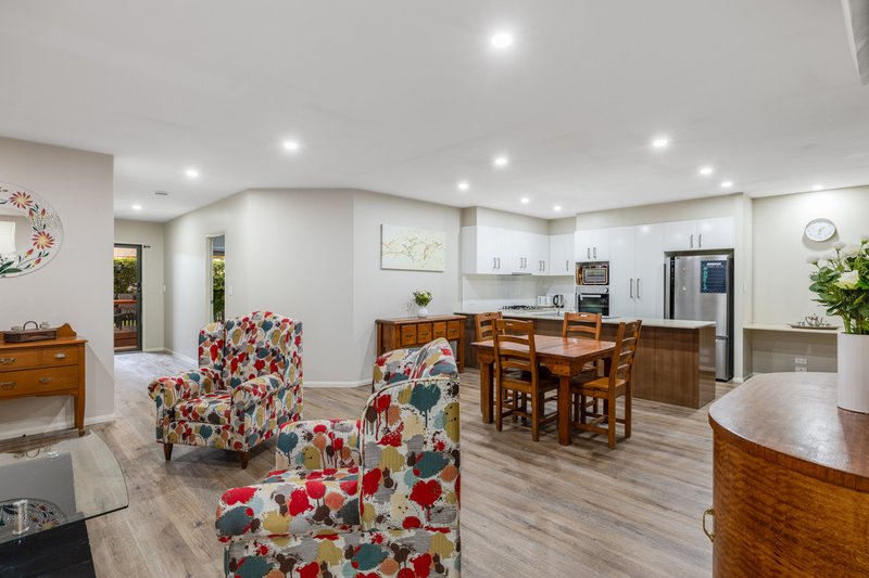 Photo - 2/40 Brimblecombe Drive, Middle Ridge QLD 4350 - Image 4