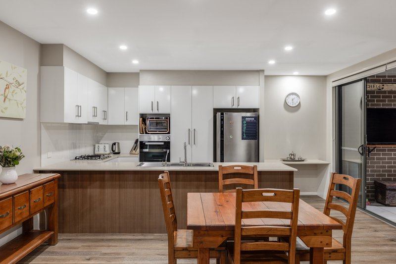 Photo - 2/40 Brimblecombe Drive, Middle Ridge QLD 4350 - Image 5