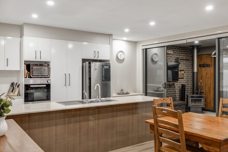 Photo - 2/40 Brimblecombe Drive, Middle Ridge QLD 4350 - Image 6