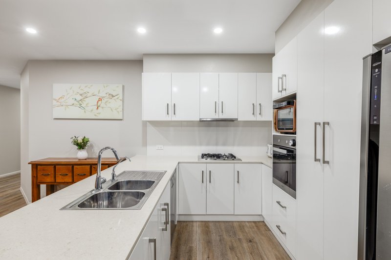 Photo - 2/40 Brimblecombe Drive, Middle Ridge QLD 4350 - Image 7
