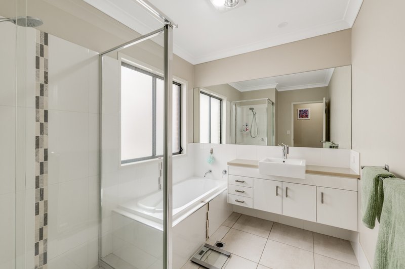 Photo - 2/40 Brimblecombe Drive, Middle Ridge QLD 4350 - Image 14