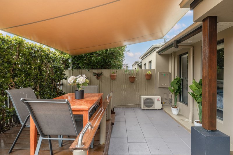 Photo - 2/40 Brimblecombe Drive, Middle Ridge QLD 4350 - Image 15