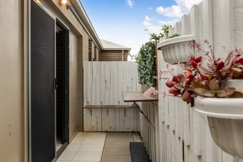 Photo - 2/40 Brimblecombe Drive, Middle Ridge QLD 4350 - Image 16