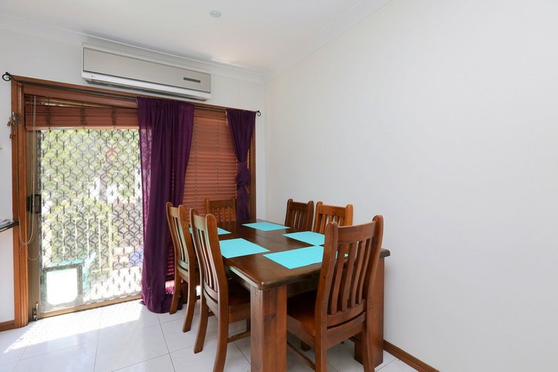 Photo - 2/40 Carnavon Crescent, Georges Hall NSW 2198 - Image 4