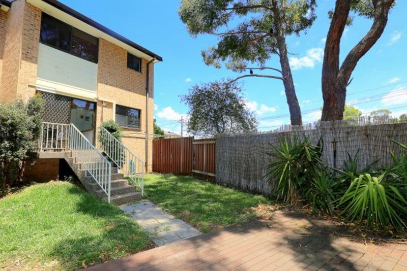 Photo - 2/40 Carnavon Crescent, Georges Hall NSW 2198 - Image 7