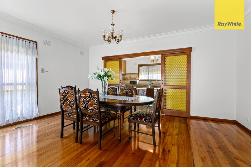 Photo - 240 Furlong Road, St Albans VIC 3021 - Image 3