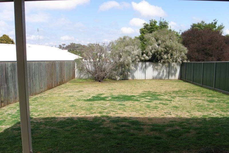 Photo - 2/40 Glenvale Road, Glenvale QLD 4350 - Image 3