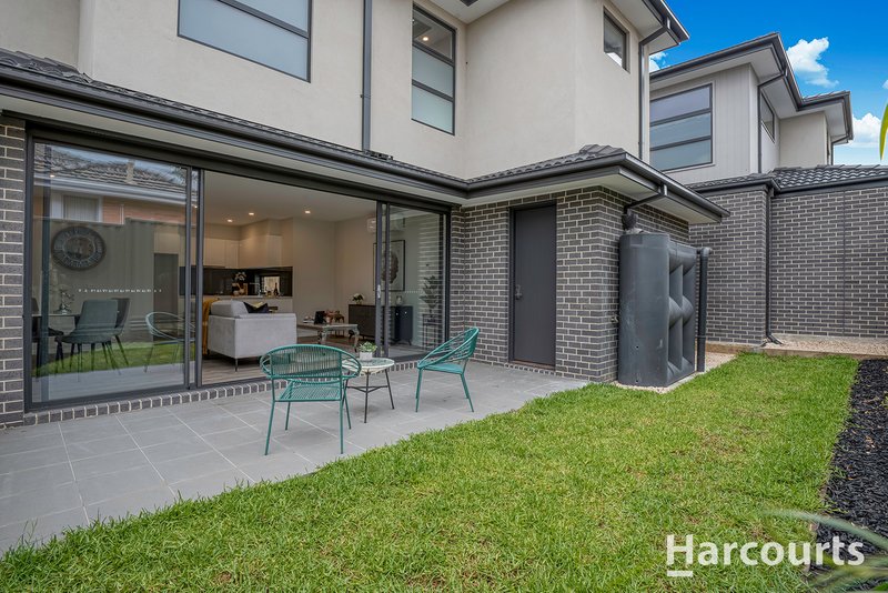 Photo - 2/40 Grenfell Road, Mount Waverley VIC 3149 - Image 2