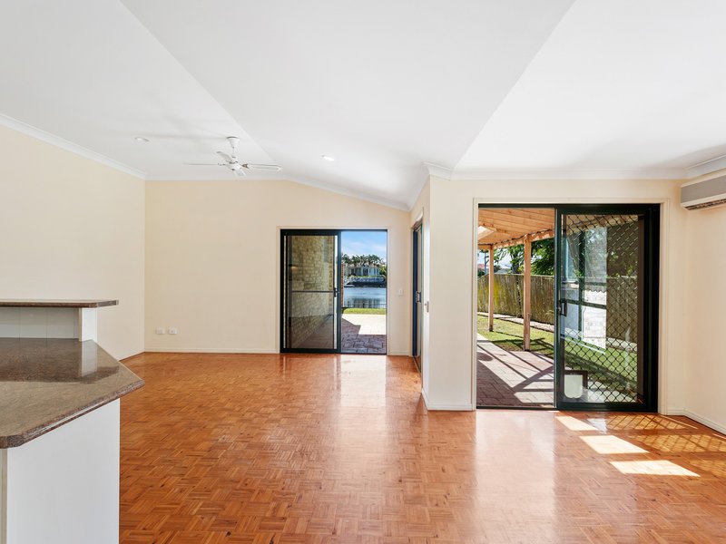 Photo - 2/40 Port Dr , Banksia Beach QLD 4507 - Image 7