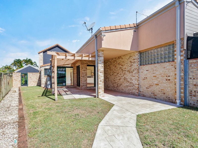 Photo - 2/40 Port Dr , Banksia Beach QLD 4507 - Image 6