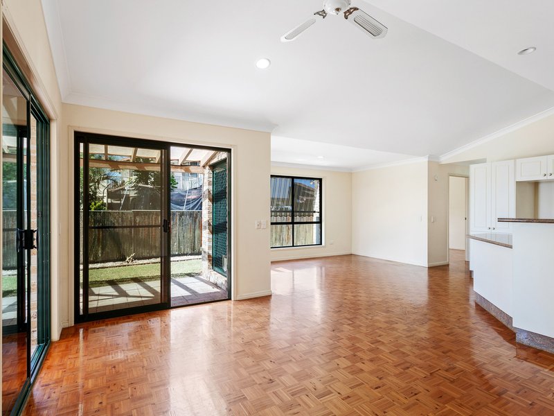 Photo - 2/40 Port Dr , Banksia Beach QLD 4507 - Image 9