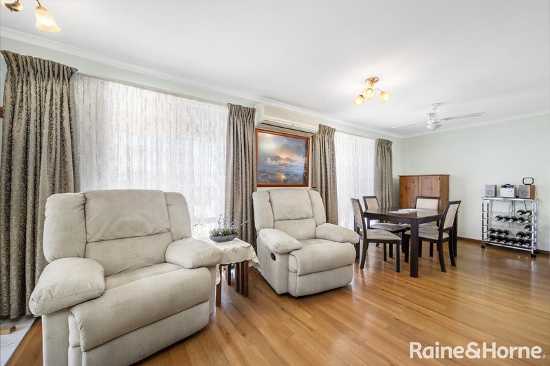 Photo - 2/40 Ross Road, Queanbeyan NSW 2620 - Image 2