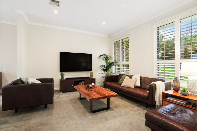 Photo - 2/40 Winbirra Parade, Ashwood VIC 3147 - Image 5