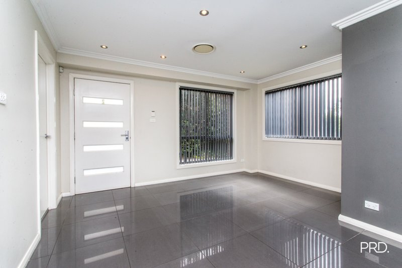 Photo - 2/400 Glenmore Parkway, Glenmore Park NSW 2745 - Image 5