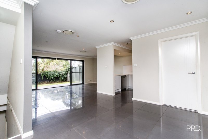 Photo - 2/400 Glenmore Parkway, Glenmore Park NSW 2745 - Image 6