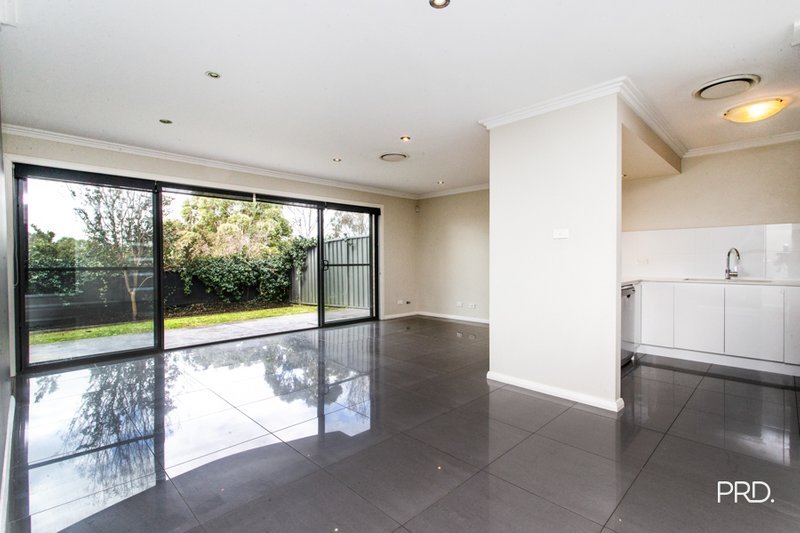 Photo - 2/400 Glenmore Parkway, Glenmore Park NSW 2745 - Image 7